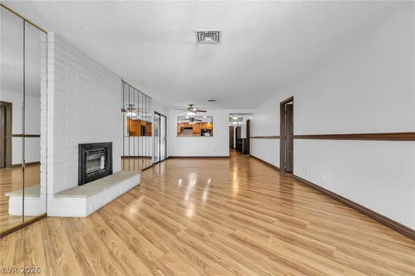$2,500 | 2457 Swan Lane, Las Vegas, NV 89121