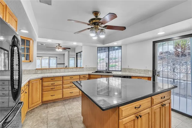 $2,900 | 2457 Swan Lane, Las Vegas, NV 89121