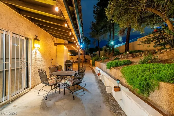 $2,500 | 2457 Swan Lane, Las Vegas, NV 89121