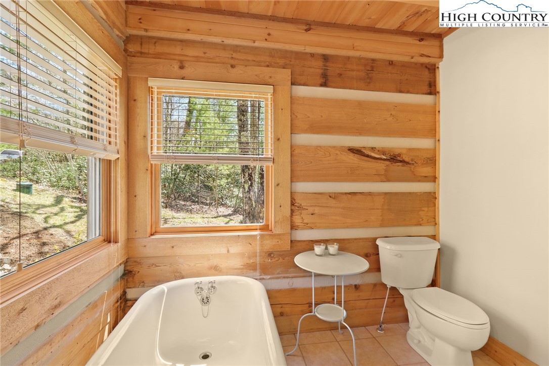 291 Dream Forest Path Banner Elk, NC 28604 - Photo 27 of 43 a bathroom with a toilet a sink and a bathtub