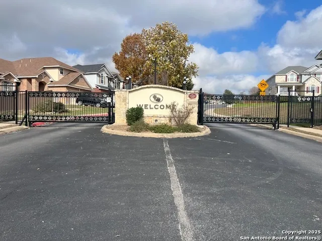 $2,550 | 4408 Pinehurst Mesa, San Antonio, TX 78247