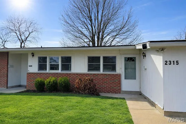 $230,000 | 2313-2315 St George Lane, St. Charles, MO 63301