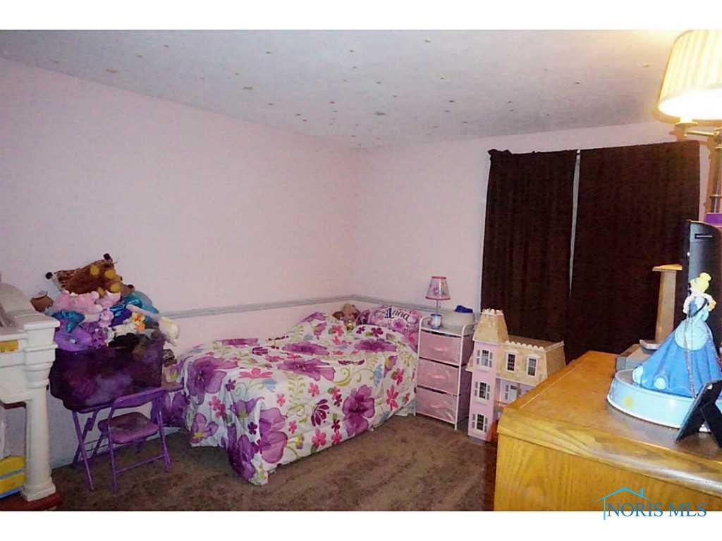 5539 Brook Point Road Toledo, OH 43611 - Photo 11 of 20 Bedroom.