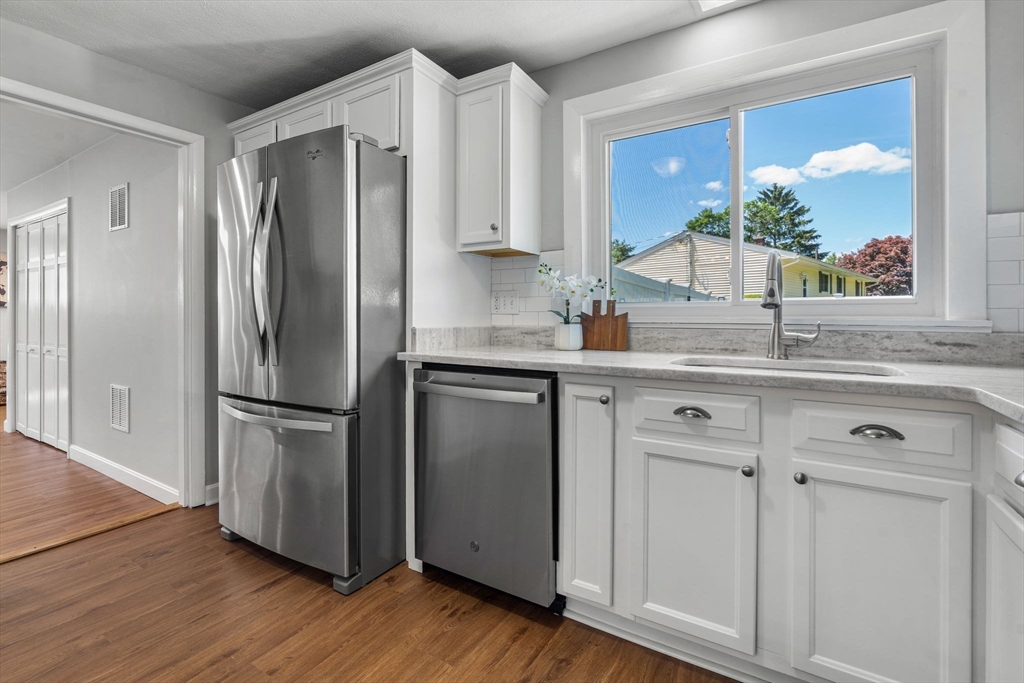 22 Temi Road Hudson, MA 01749 - Photo 10 of 39