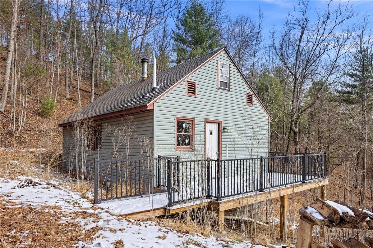 a view of a small house with a small yard