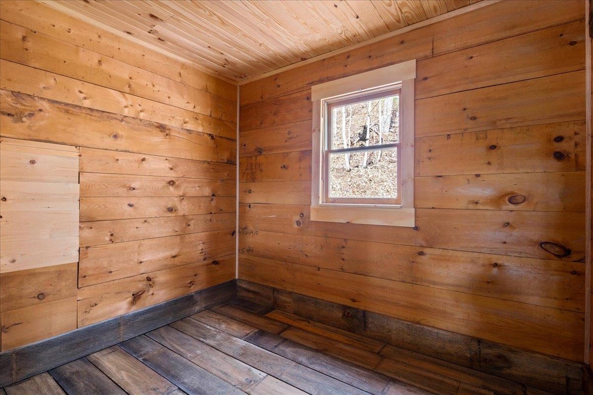 440 Clemmer Ridge Lane West Augusta, VA 24485 - Photo 30 of 39 a bathroom with a window