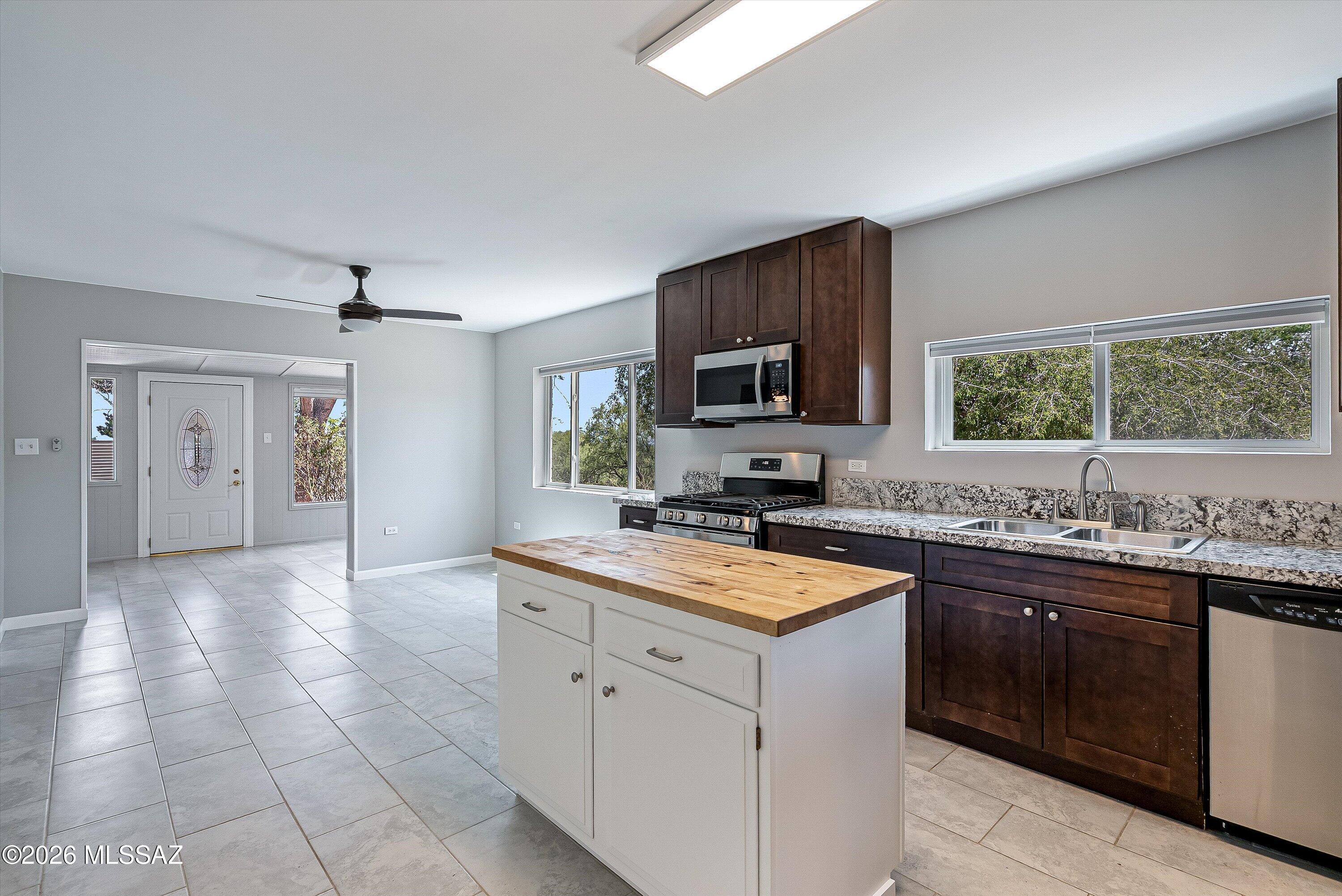 730 North Robles Road Oracle, AZ 85623 - Photo 13 of 28 13-Kitchen