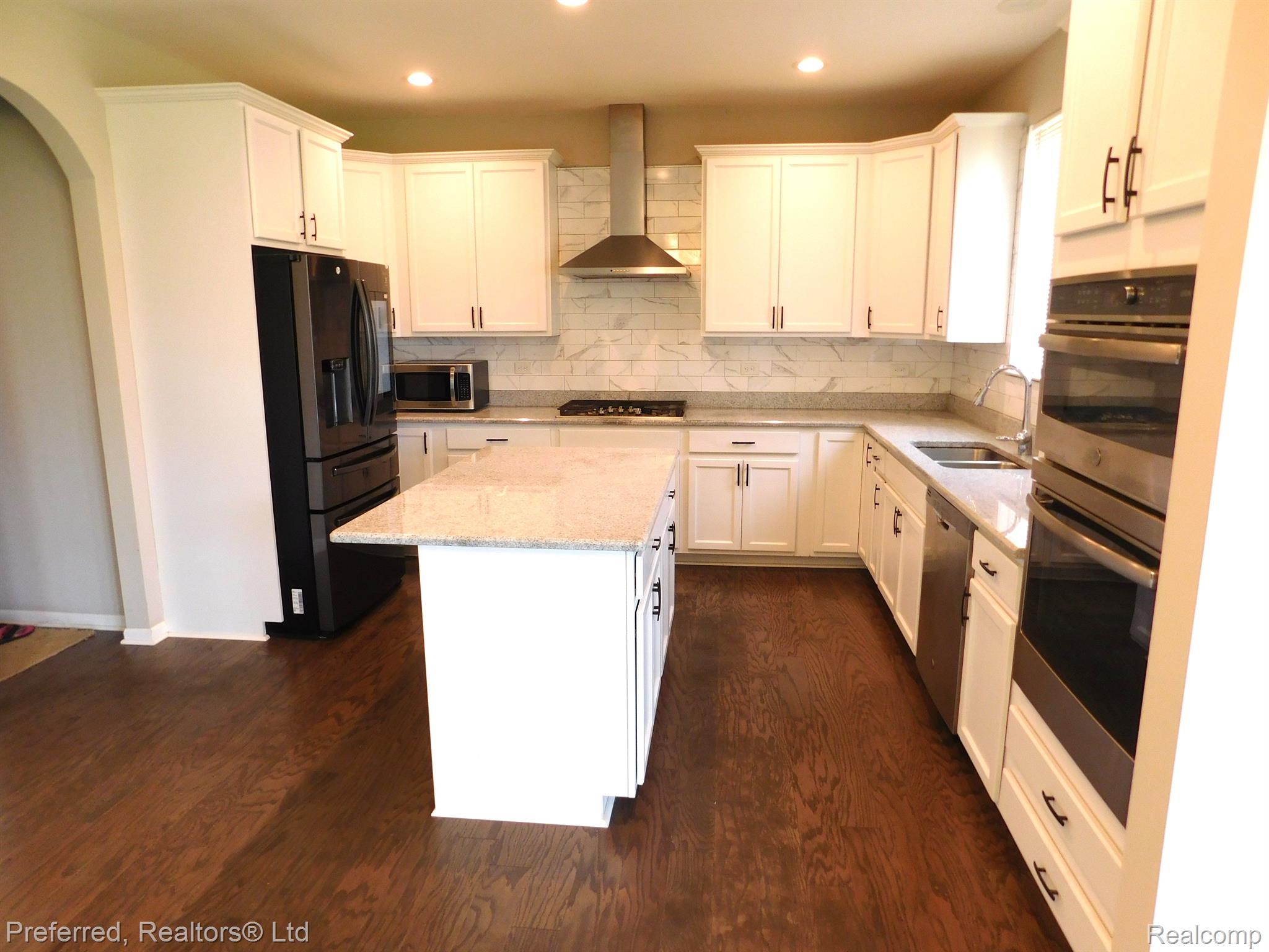 50316 Amberwood Road Canton, MI 48188 - Photo 9 of 32 Kitchen
