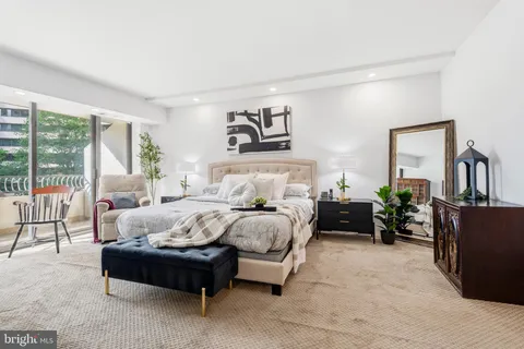 $1,125,000 | 1300 Crystal Drive, Unit 606S, Arlington, VA 22202