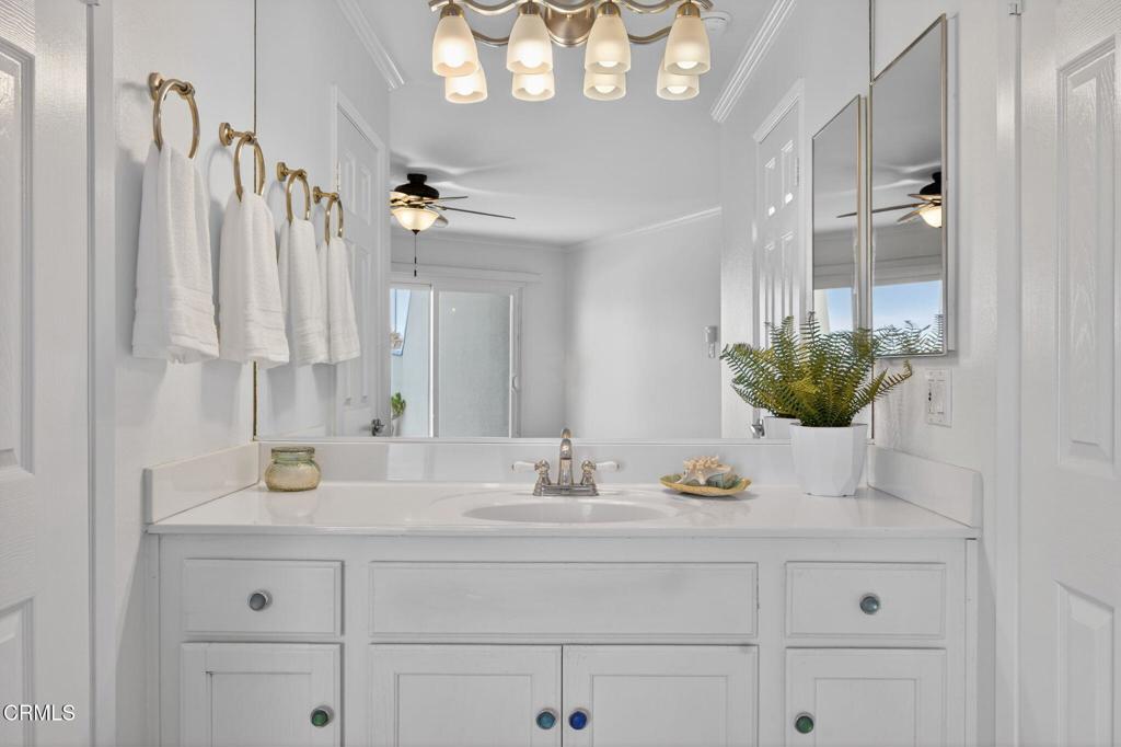 3101 Peninsula Road, Unit 121 Oxnard, CA 93035 - Photo 17 of 54 Primary vanity