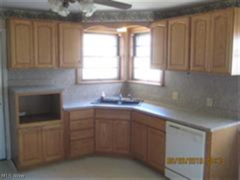 724 Wertz Avenue Northwest Canton, OH 44708 - Photo 4 of 9