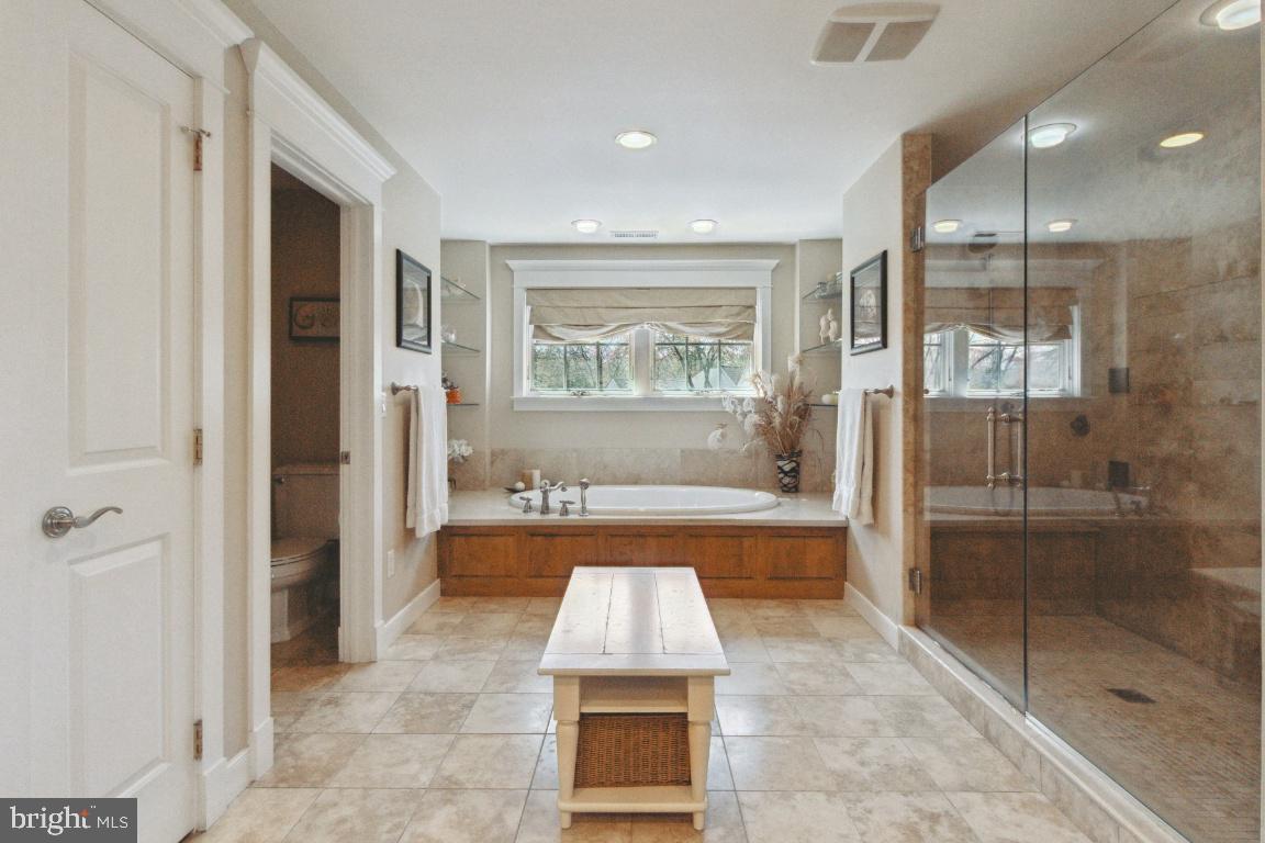 901 Mallard Circle Arnold, MD 21012 - Photo 39 of 59 Ensuite Primary Bath with Spa Soaking Tub