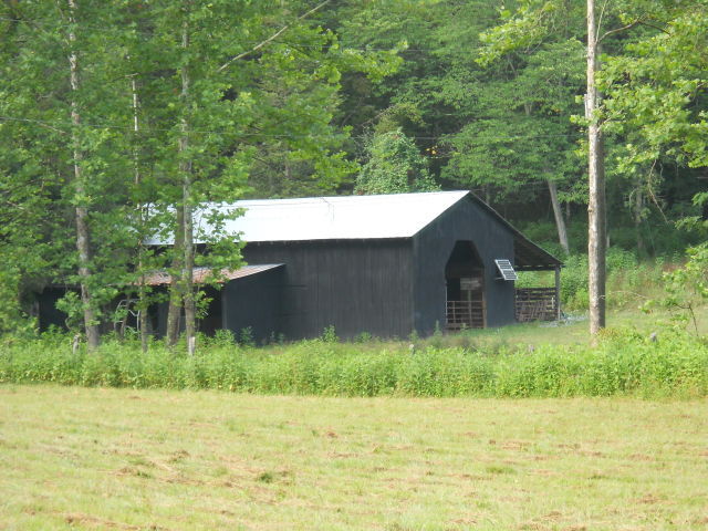 73 Hc Road Alderson, WV 24910 - Photo 23 of 51 Barn