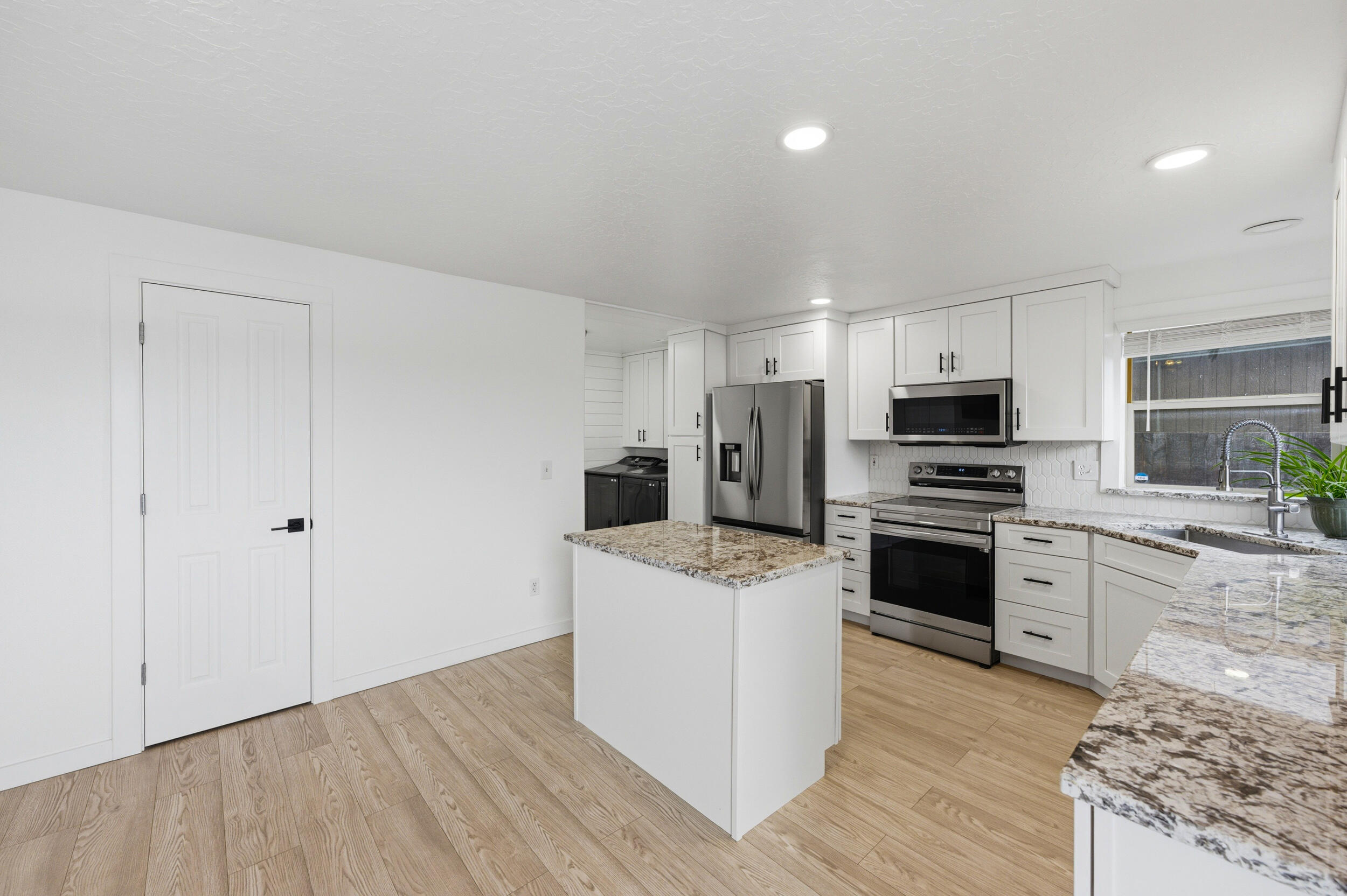 51281 Riley Lane La Pine, OR 97739 - Photo 10 of 36