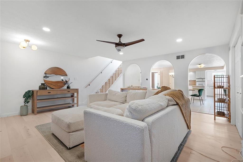 2121 Magnolia Street Pittsburgh, PA 15212 - Photo 5 of 36 a living room with furniture