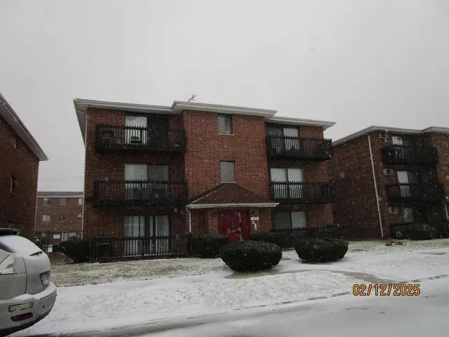 $29,000 | 1613 Astor Street, Unit 16131E, Calumet City, IL 60409