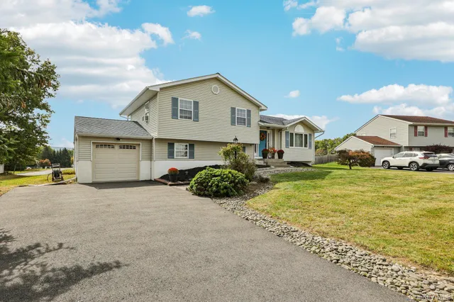 $569,000 | 32 Carlisle Way, Washingtonville, NY 10992