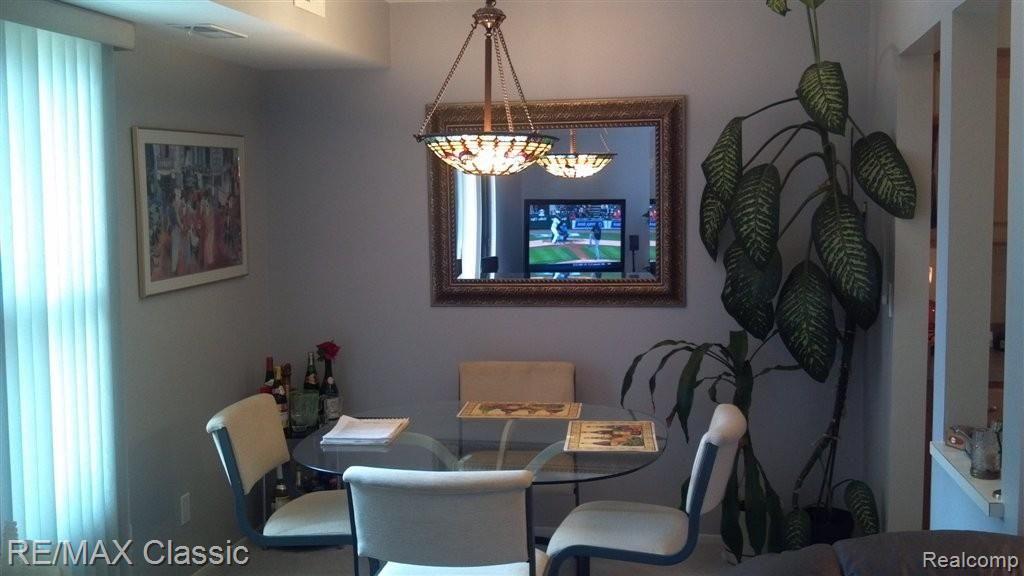 30475 West 14 Mile Road, Unit 85 Farmington, MI 48334 - Photo 4 of 9 Dining Area open to Kitchen