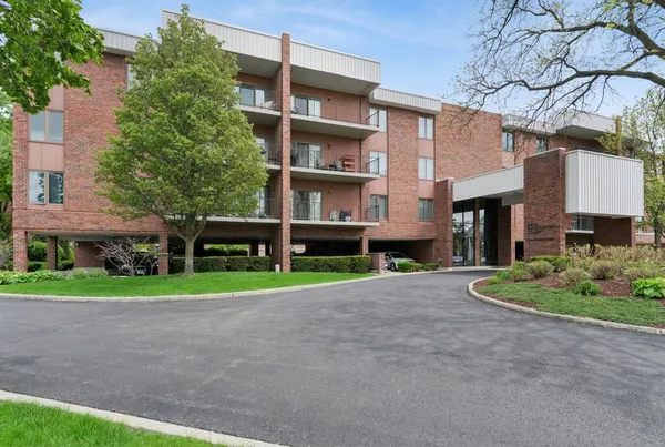 $315,000 | 6565 Main Street, Unit 201, Downers Grove, IL 60516