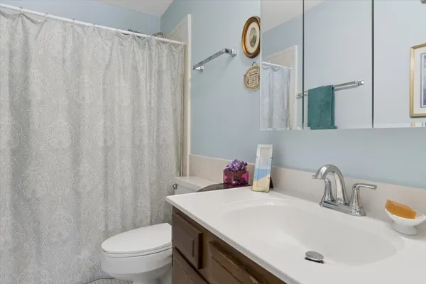 $315,000 | 6565 Main Street, Unit 201, Downers Grove, IL 60516