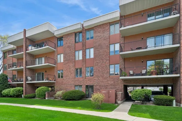 $315,000 | 6565 Main Street, Unit 201, Downers Grove, IL 60516