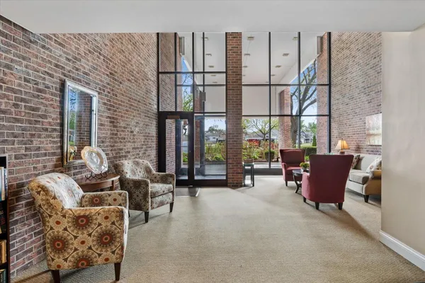 $315,000 | 6565 Main Street, Unit 201, Downers Grove, IL 60516