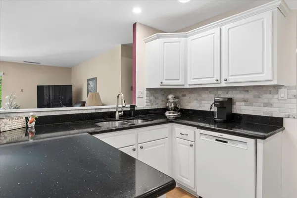 $315,000 | 6565 Main Street, Unit 201, Downers Grove, IL 60516