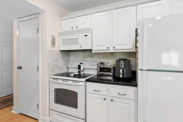 $315,000 | 6565 Main Street, Unit 201, Downers Grove, IL 60516