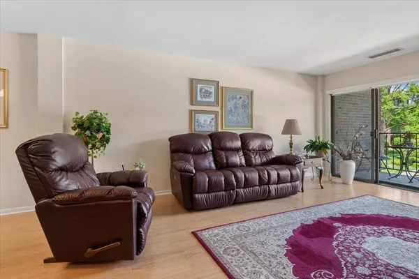 $315,000 | 6565 Main Street, Unit 201, Downers Grove, IL 60516
