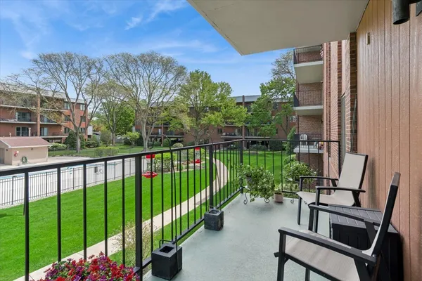 $315,000 | 6565 Main Street, Unit 201, Downers Grove, IL 60516