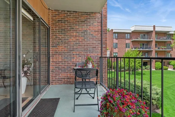 $315,000 | 6565 Main Street, Unit 201, Downers Grove, IL 60516