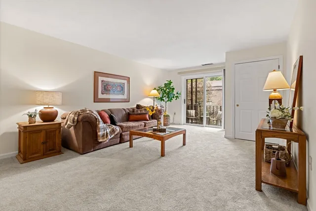 $449,900 | 7 Ledgewood Way, Unit 11, Peabody, MA 01960