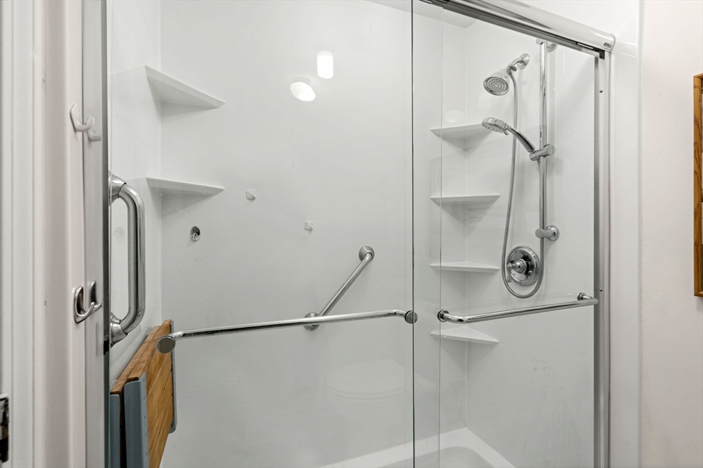 7 Ledgewood Way, Unit 11 Peabody, MA 01960 - Photo 14 of 31