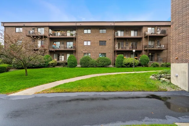 $449,900 | 7 Ledgewood Way, Unit 11, Peabody, MA 01960