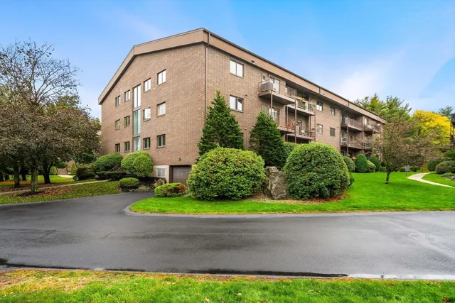 $449,900 | 7 Ledgewood Way, Unit 11, Peabody, MA 01960