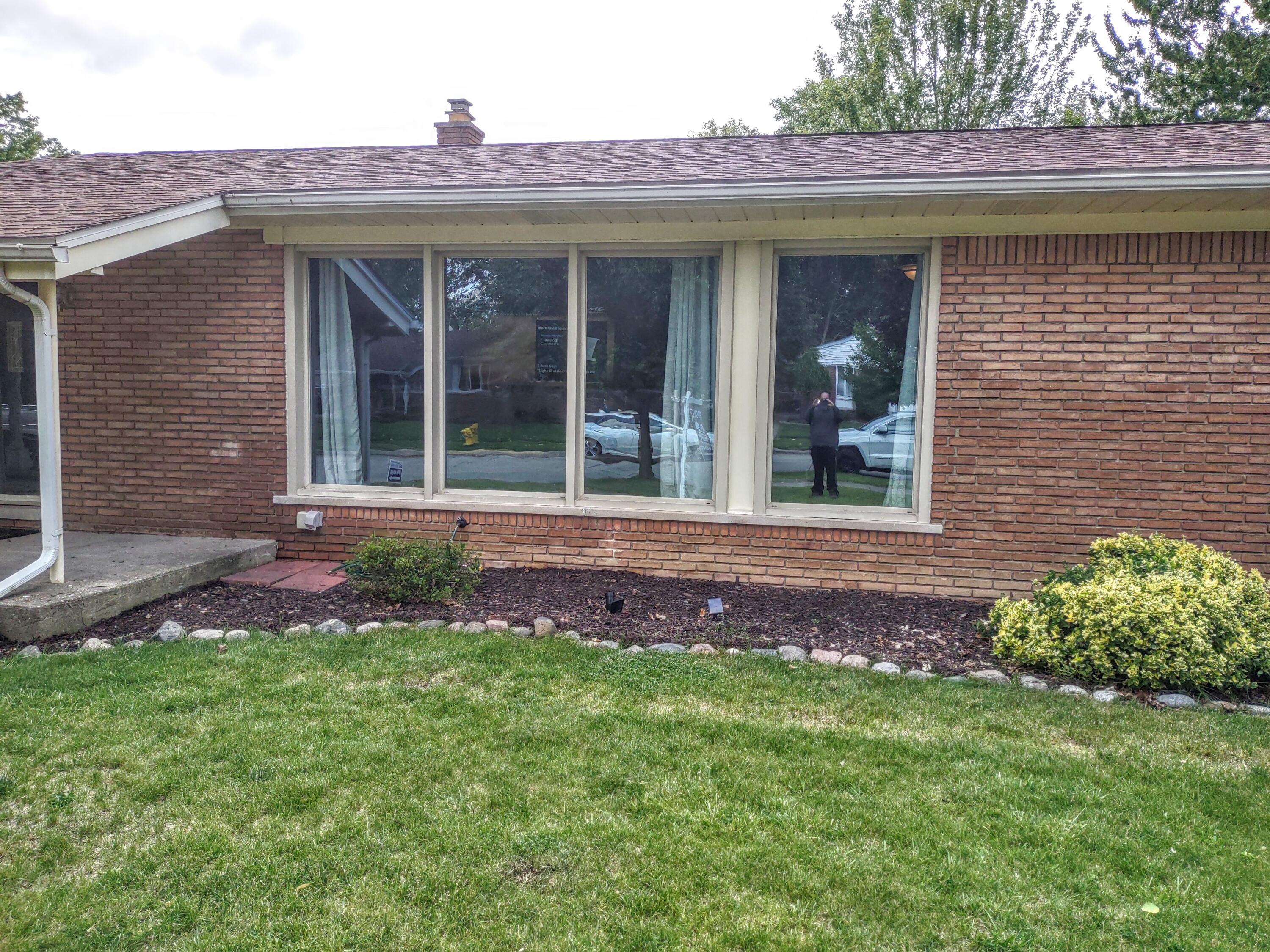 2410 Middlefield Road Trenton, MI 48183 - Photo 6 of 44 04 - Picture Window