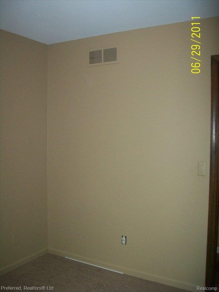 648 Decker Road Walled Lake, MI 48390 - Photo 15 of 22 Bed 3