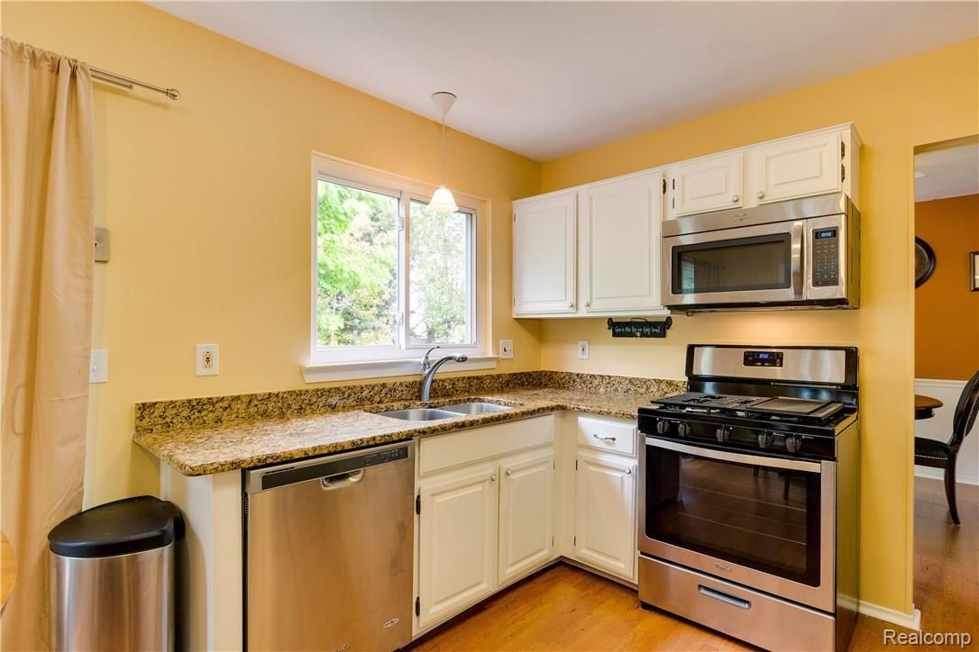 532 Bolinger Street Rochester, MI 48307 - Photo 8 of 21 532 Bolinger Rochester Hills-print-005-5-532 Bolinger005FULL-4200x2800-300dpi.jpg