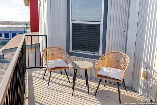 $2,300 | 939 South Frio Street, Unit 4320, San Antonio, TX 78207