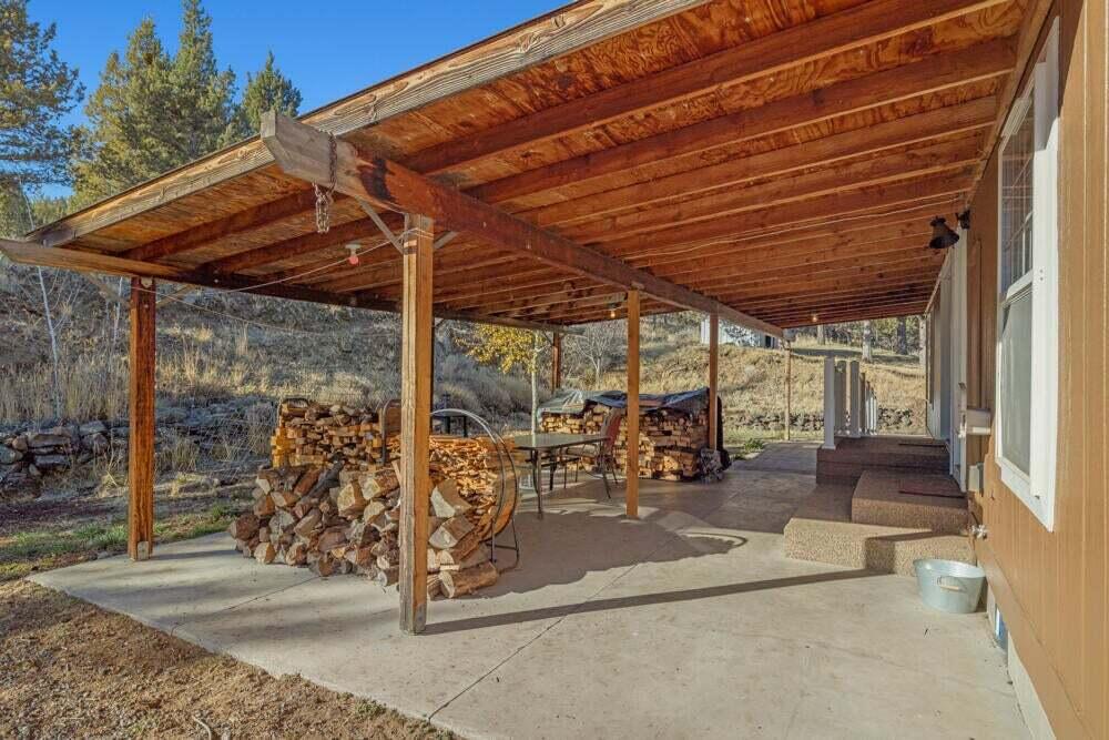 17550 South Poe Valley Road Klamath Falls, OR 97603 - Photo 36 of 59 a view of a patio with table and chairs