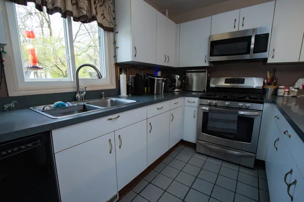 $309,000 | 1953 Wisconsin Avenue, Downers Grove, IL 60515