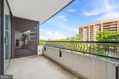 $1,125,000 | 1300 Crystal Drive, Unit 606S, Arlington, VA 22202