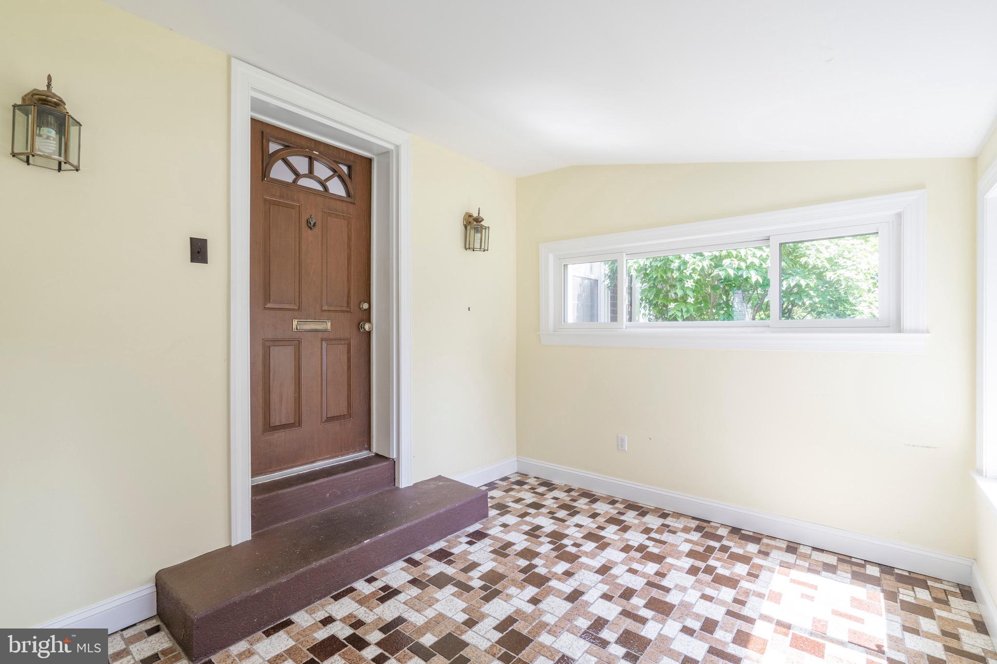 2261 Avon Road Ardmore, PA 19003 - Photo 2 of 38 Enclosed entrance