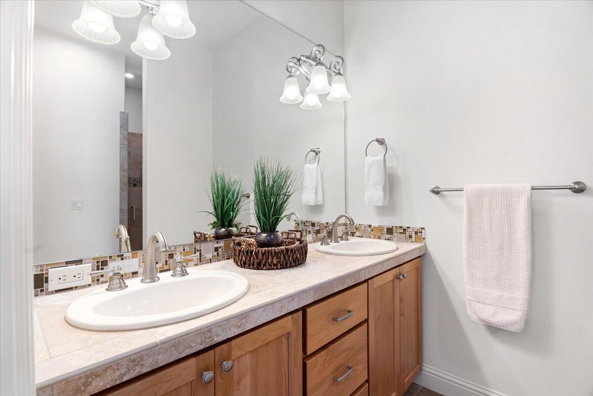 1004 Highland View Loop Redmond, OR 97756 - Photo 42 of 95 46-DSC06105