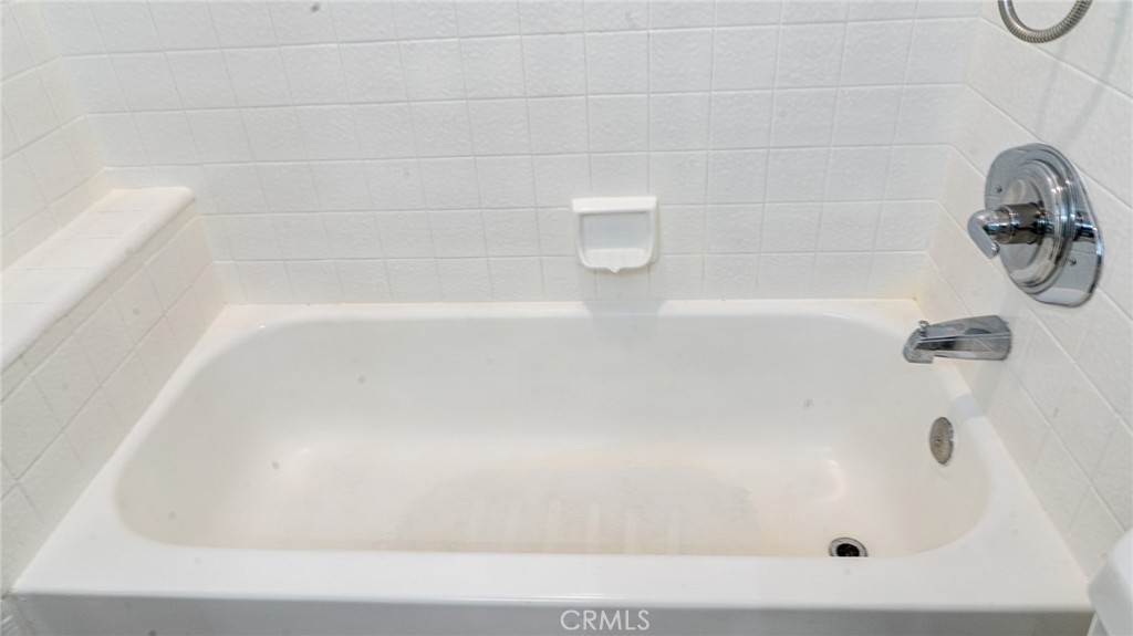 21 Fillmore Irvine, CA 92620 - Photo 23 of 24 a bathroom with a tub