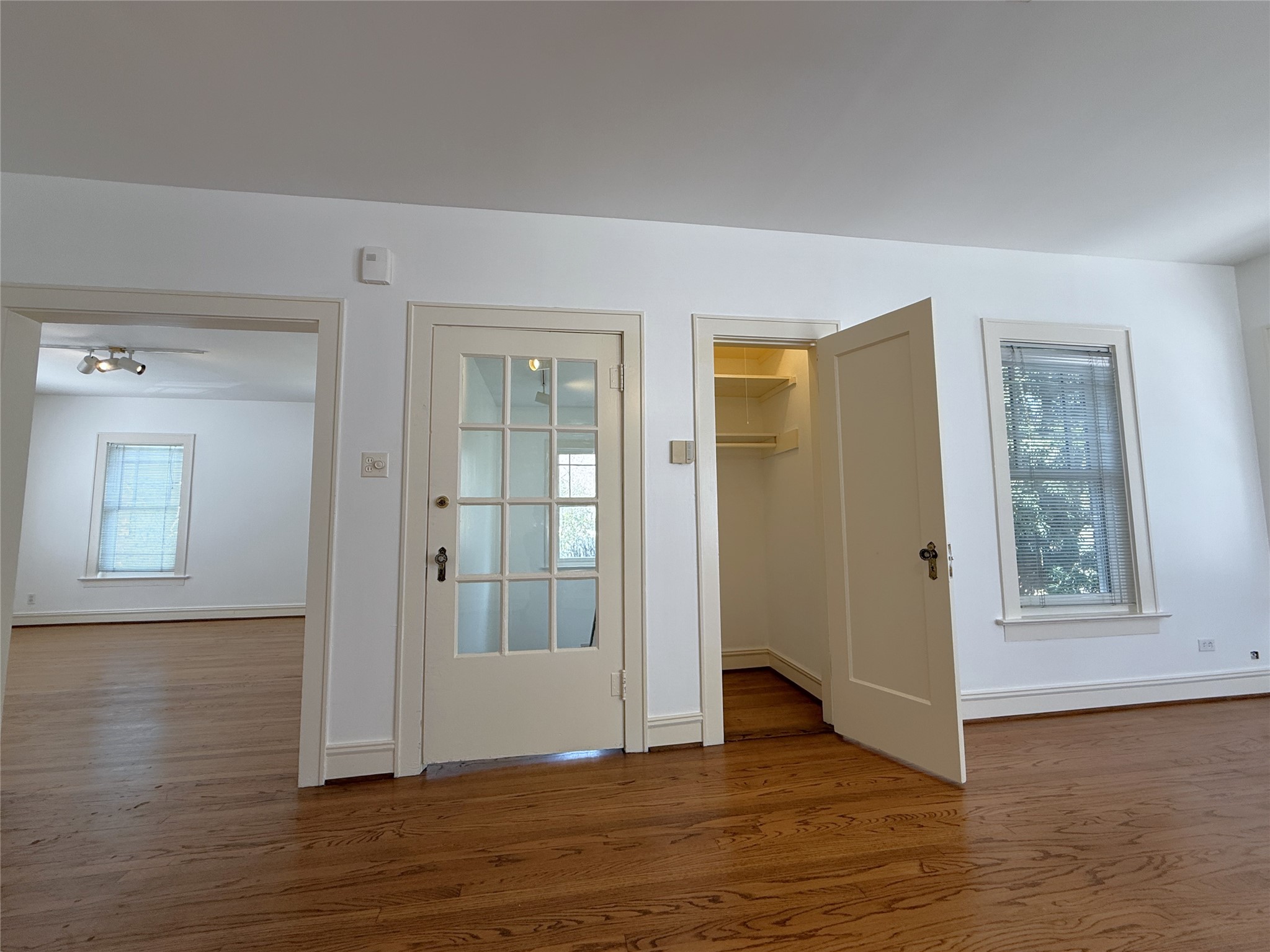 2311 Wroxton Road Houston, TX 77005 - Photo 5 of 24 Next to the entry is a coat closet.