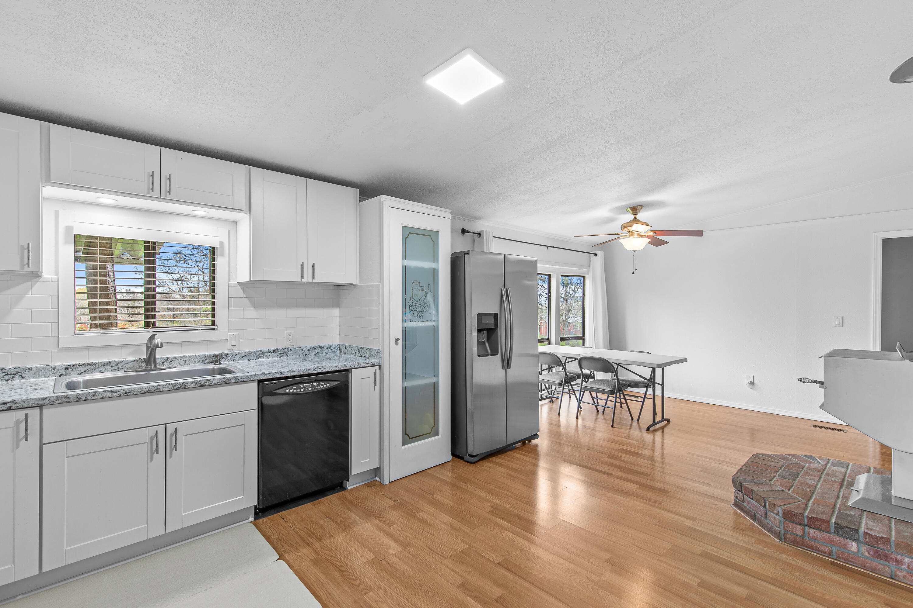 349 Capri Drive Eagle Point, OR 97524 - Photo 26 of 54 9R9A7550