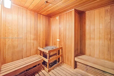 $395,000 | 151 Southeast 1st Street, Unit 502, Miami, FL 33131