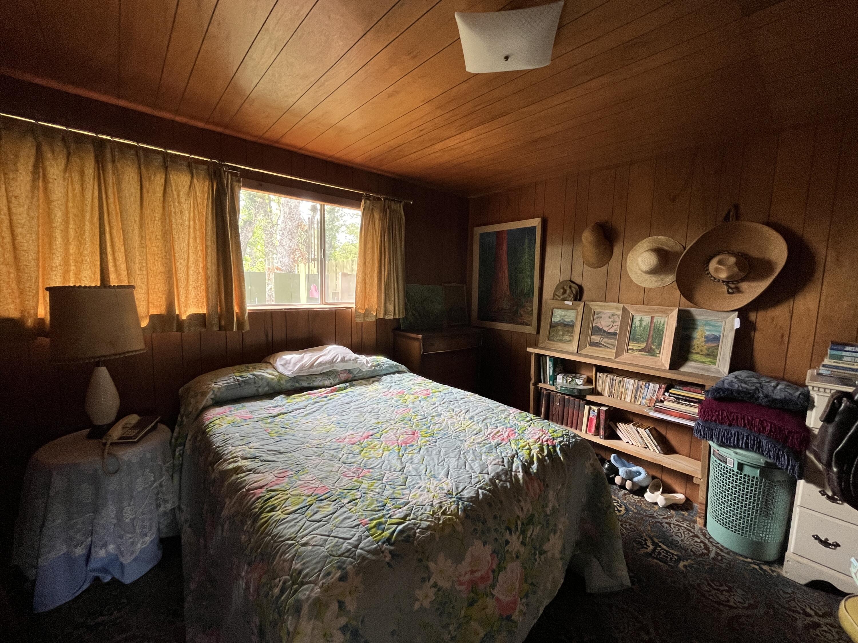 4781 Peaceful Ridge Road Redding, CA 96001 - Photo 11 of 31 Bedroom 2
