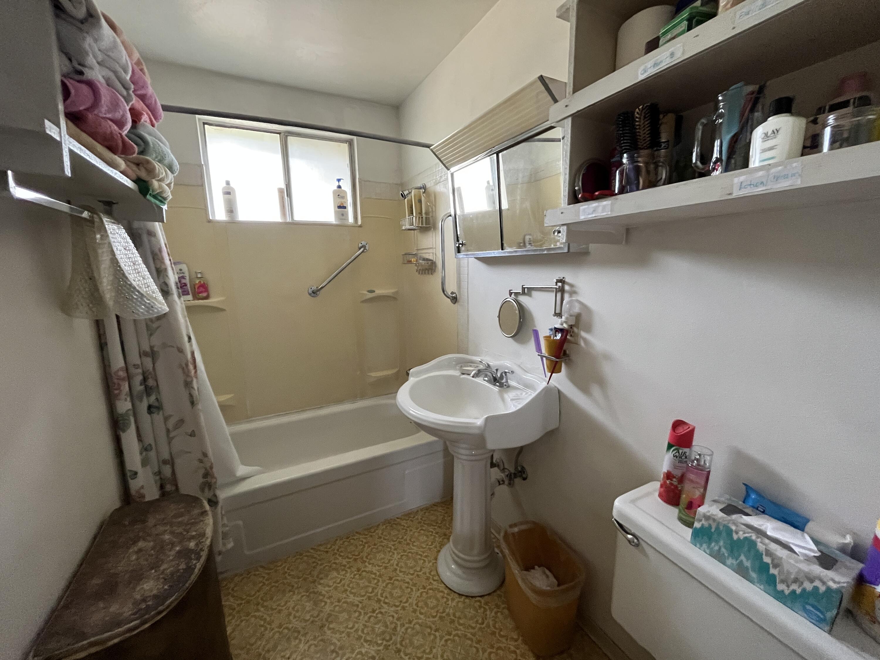 4781 Peaceful Ridge Road Redding, CA 96001 - Photo 13 of 31 Bathroom